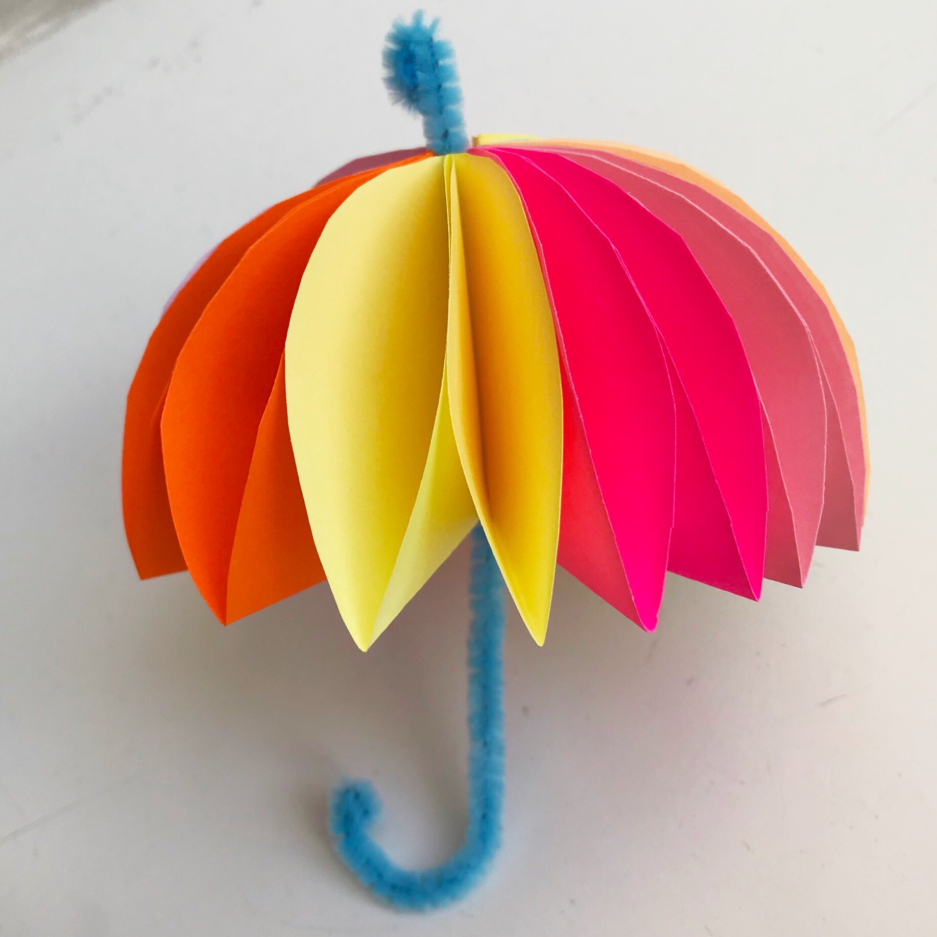 Бумажный зонтик. Зонтик из цветной бумаги объёмные. Поделка зонтик. Объемный зонтик. Объемный зонтик из бумаги.